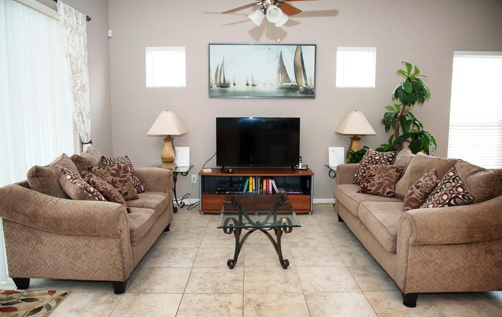 Four-Bedroom Pool Home Kissimmee